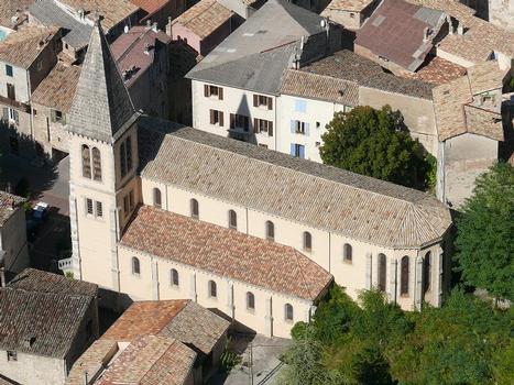 Castellane - Eglise du Sacré-Coeur vue de la chapelle Notre-Dame-du-Roc