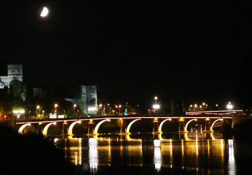 Angers - Pont de Verdun, château et pont de la Basse-châine la nuit