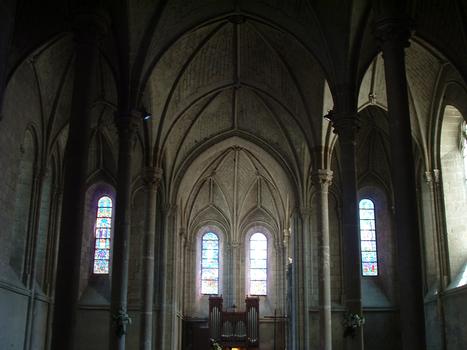 Angers - Eglise Saint-Serge (ancienne abbatiale) - Le choeur du 13ème siècle en style Plantagenêt avec ses 13 coupoles