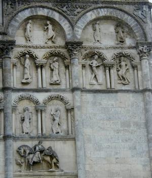 Cathédrale Saint-Pierre à Angoulême: Saint Martin (1866), apôtres assistant à l'Ascension et démons à droite