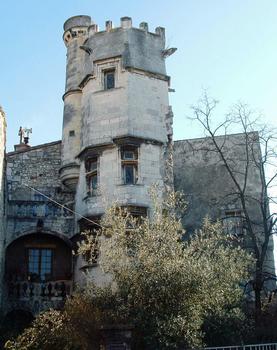 Bourg-Saint-Andéol - Hôtel Nicolay - La tour et la façade Renaissance
