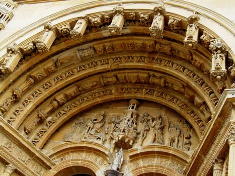 Vouziers - Eglise Saint-Maurille - Façade de style Renaissance - Portail central - Tympan (Annonciation)
