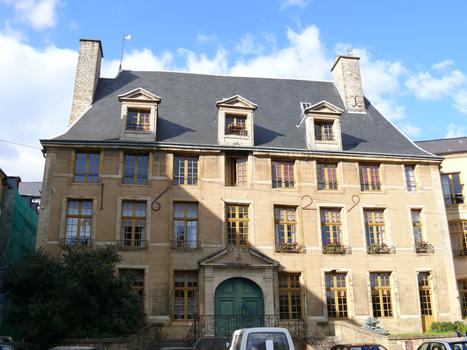 Sedan - Maison des Gros-Chiens - Hôtel de Lambermont rue de Ménil