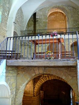 Vals - Eglise Sainte-Marie - Les trois niveaux de la nef: la nef inférieure préromane, la supérieure de la tour