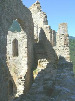 Lapradelle-Puilaurens - Château de Puilaurens - Donjon et chemin de ronde de l'enceinte supérieure