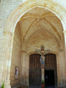 Limoux - Eglise Notre-Dame-de-Marceille - Porche et portail avec la statue de la Vierge et l'Enfant
