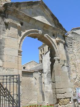 Abbaye de Saint-Papoul (abbaye Saint-Pierre puis Saint-Papoul, ancienne cathédrale) - Porte d'entrée de l'abbaye