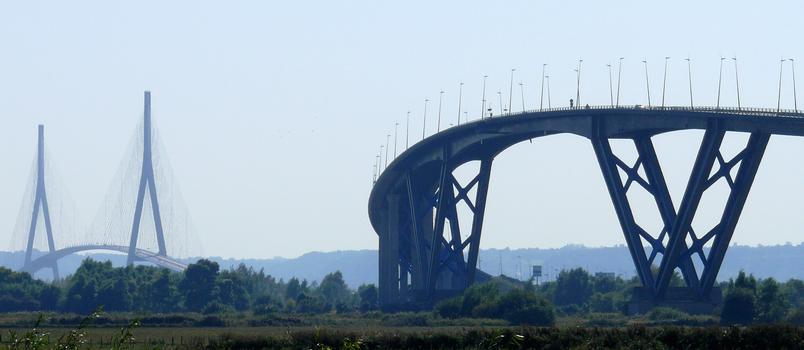 Autoroute A29 - Pont sur le Grand Canal du Havre et pont de Normandie