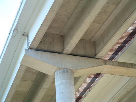 Pont-d'Ouche - Viaduc de Pont-d'Ouche (autoroute A6) - Pont du type VIPP suivant la nomenclature du SETRA = viaduc constitué de poutres isostatiques préfabriquées précontraintes avec hourdis de liaison coulé en place