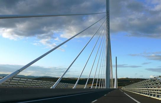 Autoroute A75 - Franchissement du viaduc de Millau