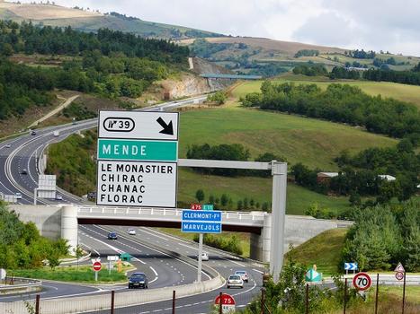 Autoroute A75 - L'autoroute vers l'échangeur du Monastier avec le viaduc de la Planchette et le pont du Truc-de-la-Fare