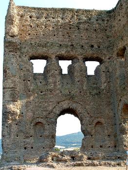 Autun - Temple de Janus - Mur de la cella côté intérieur