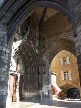 Villefranche-de-Rouergue - Collégiale Notre-Dame - Portail de l'église sous le clocher-porche