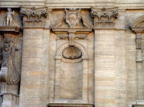 Avignon - Musée lapidaire (ancienne chapelle du Collège des Jésuites), 27 rue de la République - Façade - Détail de la décoration