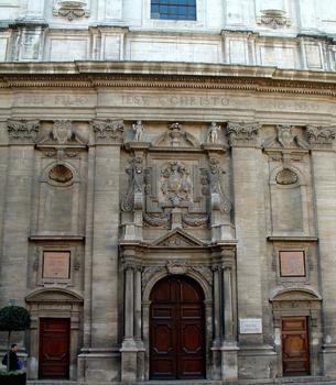 Avignon - Musée lapidaire (ancienne chapelle du Collège des Jésuites), 27 rue de la République - Façade - Partie inférieure, portes