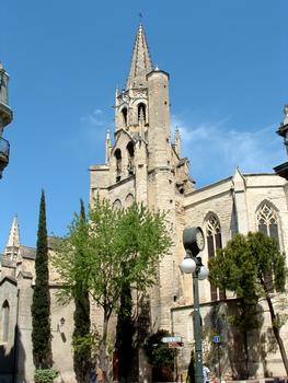 Avignon - Eglise Saint-Pierre, place Saint-Pierre - Vue du chevet et du clocher