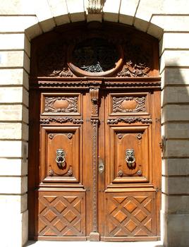 Avignon - Hôtel de Madon de Châteaublanc, 13 rue Banasterie - Façade - Porte