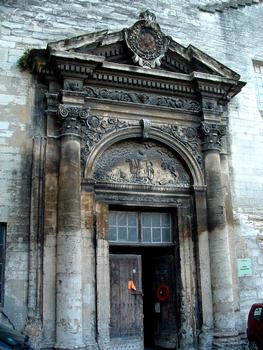 Avignon - Couvent des Célestins, place des Corps-Saints - Portail d'entrée du cloître