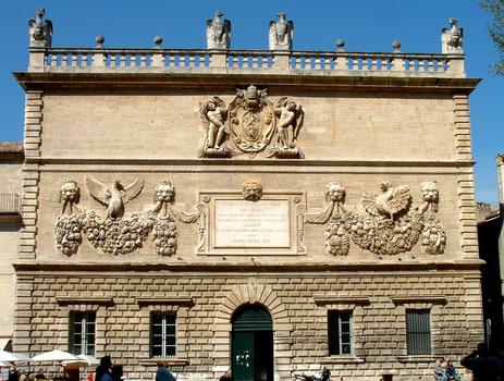 Avignon - Hôtel des Monnaies - Façade sur la place du Palais