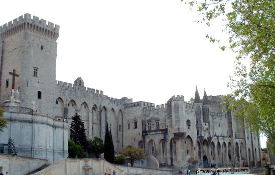 Palais des papes, AvignonFassade im Morgenlicht