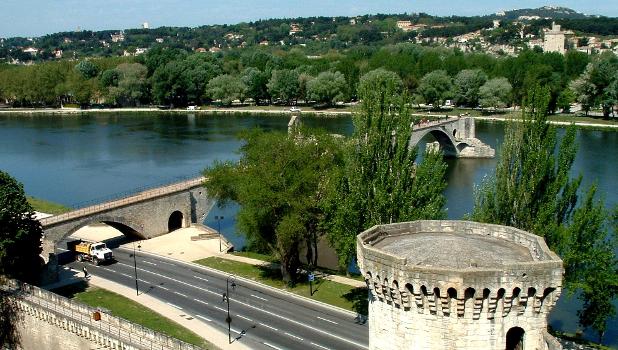 Pont Saint-Bénézet, Avignon.Le pont vu du jardin des Doms