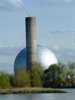 Avoine - Première centrale nucléaire de Chinon (filière UNGG = Uranium Naturel Graphite Gaz)