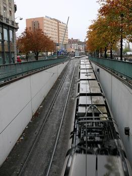 Ligne A du tramway de Strasbourg - Passage à côté du pont de Saverne