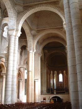 Basilique Saint-Hilaire-le-GrandVaisseau central