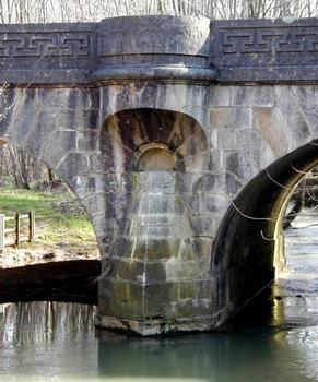 Pont sur le ru de Baulches (RN 6), Auxerre.Pile côté amont