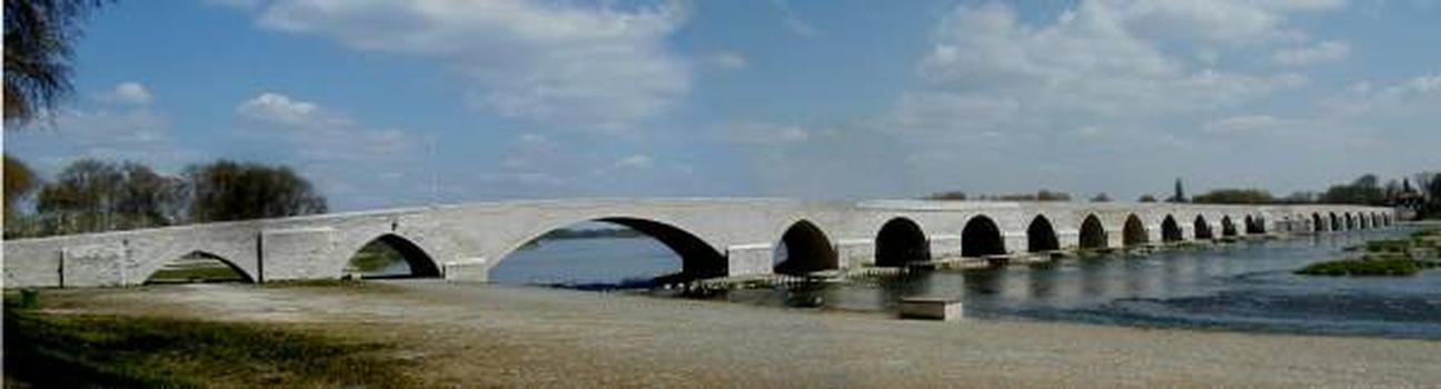 Pont sur la Loire, BeaugencyCôté aval - vu de la rive droite