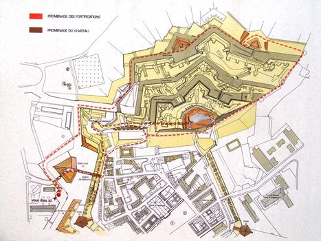 Berlfort - Les remparts de la vieille ville et la citadelle - Plan de la citadelle (en haut de l'image) et l'enceinte en forme de pentagone (en bas)
