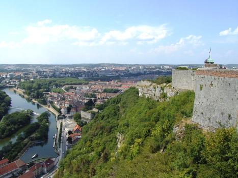 Citadelle de Besançon - Remparts - La citadelle dominant la ville