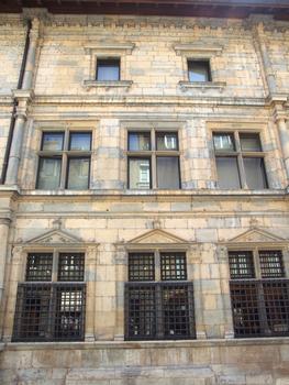 Besançon - Palais Granvelle - Une partie de l'élévation de la façade sur rue