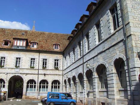 Besançon - Hôtel de ville - Façade côté Palais de Justice