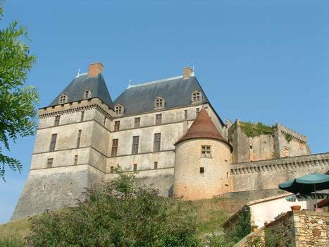 Biron - Château - Aile des Maréchaux, tour Saint-Pierre et tour féodale