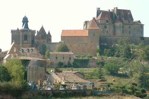 Biron - Château et village vus de l'Est