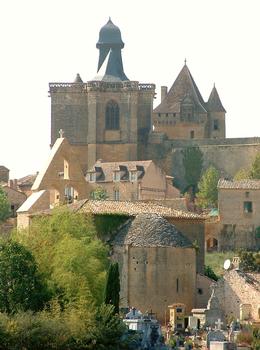 Biron - Chapelle du château et église du village vus de l'Est