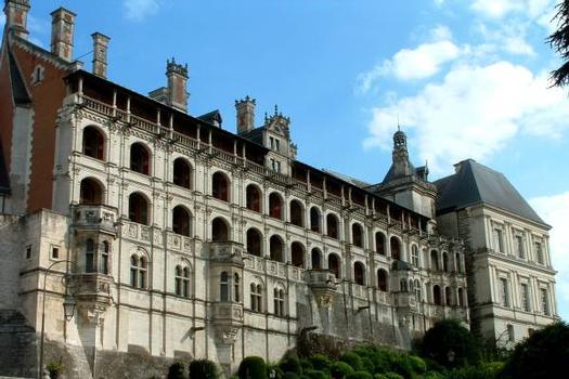 Château de Blois : Façade des loges de l'aile François Ier et pavillon de l'aile Gaston d'Orléans
