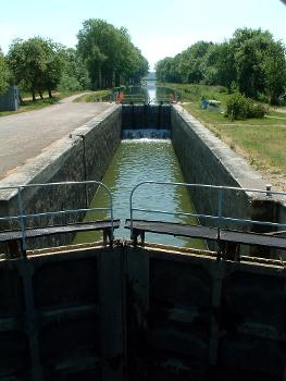 Canal de la Marne à la SaôneEcluse n°30