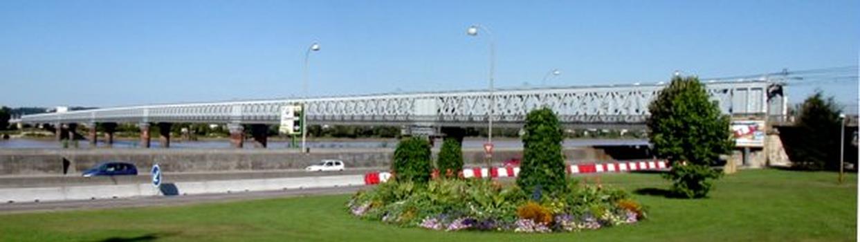 Eisenbahnbrücke in Bordeaux