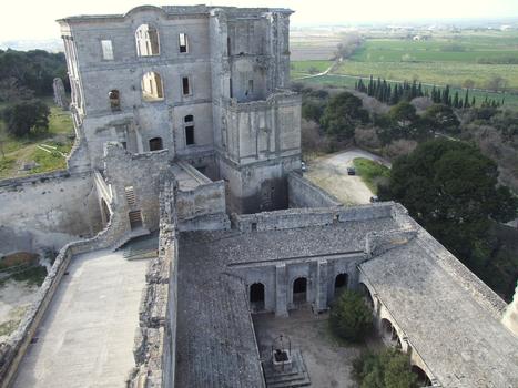 Abbaye de Montmajour - Ruines de l'abbaye mauriste et le cloître vus de la tour Pons de l'Orme