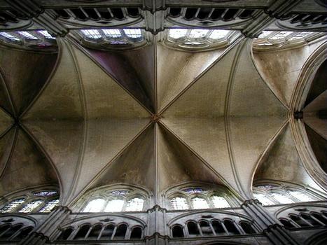 Cathédrale Saint-Etienne de Bourges.Voûte sexpartite de la nef