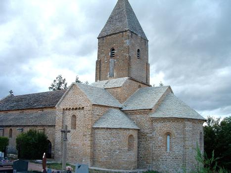 Brancion - Eglise Saint-Pierre - Ensemble vu du chevet