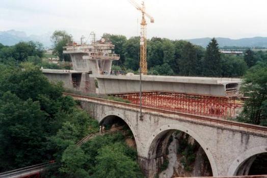 Pont de Brassilly, Annecy.Fléau préfabriqué avant pose
