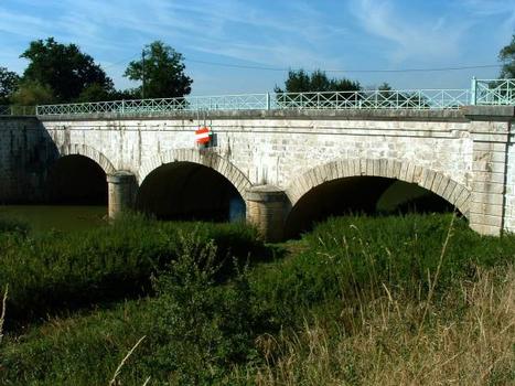 Canal latéral à la Garonne Pont-canal sur la Baïse