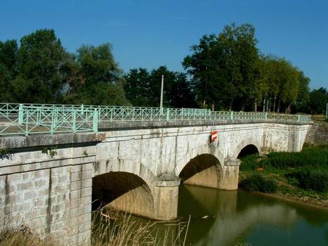 Canal latéral à la Garonne Pont-canal sur la Baïse