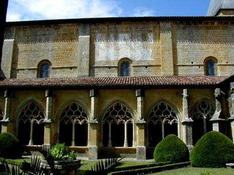 Abbaye de Cadouin.Cloître - Galerie nord et église