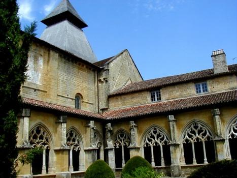 Abbaye de Cadouin.Cloître et église
