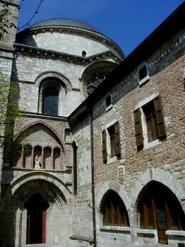 Cathédrale Saint-Etienne à Cahors.Porte sud