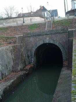Canal de BourgogneEntrée du tunnel fluvial de Pouilly-en-Auxois